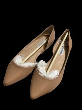 Steve Madden Elusuion Flats in Natural/ box